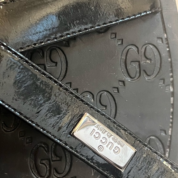 Authentic Gucci slide in almost New Condition. Worn 1X. This is UNISEX..Size 9.5 - Picture 1 of 12